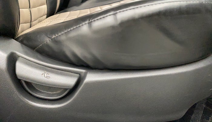 2018 Hyundai Grand i10 MAGNA 1.2 VTVT, Petrol, Manual, 46,944 km, Driver Side Adjustment Panel