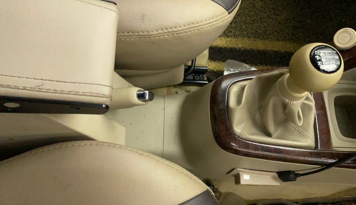 2016 Maruti Ertiga VXI CNG, CNG, Manual, 97,999 km, Gear Lever