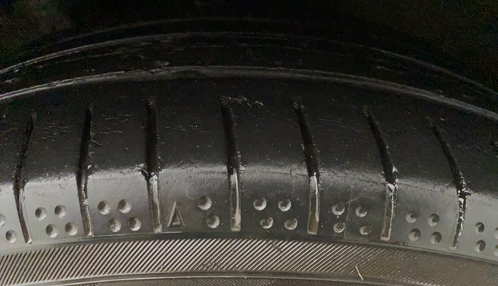 2016 Maruti Ertiga VXI CNG, CNG, Manual, 97,999 km, Left Front Tyre Tread
