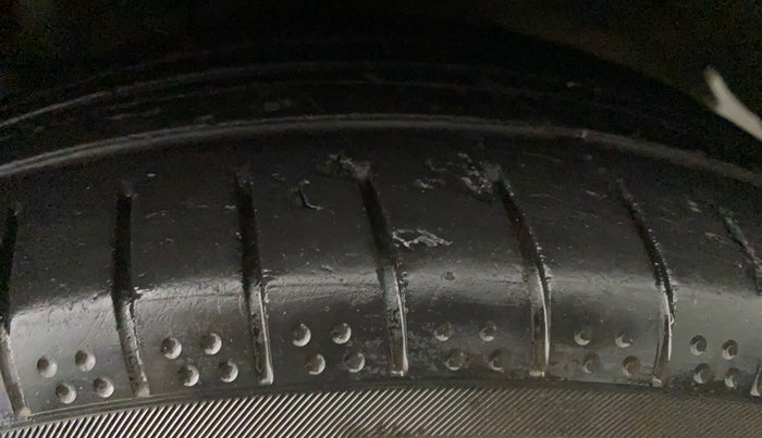 2016 Maruti Ertiga VXI CNG, CNG, Manual, 97,999 km, Left Rear Tyre Tread