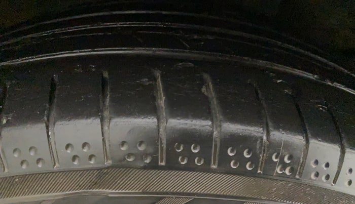 2016 Maruti Ertiga VXI CNG, CNG, Manual, 97,999 km, Right Rear Tyre Tread
