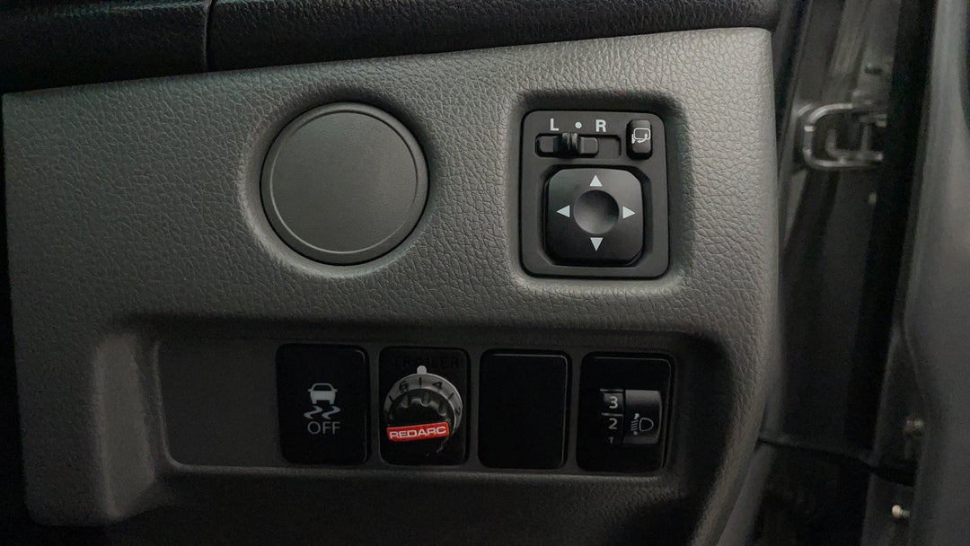 2018 Mitsubishi Triton Gls (4x4), Automatic, 69564 km, Utility Switches/Buttons