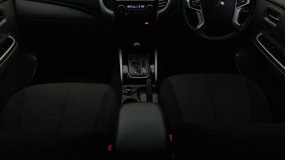 2018 Mitsubishi Triton Gls (4x4), Automatic, 69564 km, Center Console