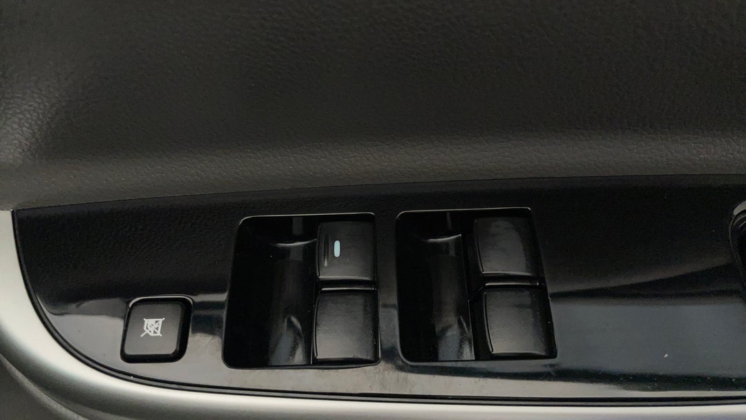 2018 Mitsubishi Triton Gls (4x4), Automatic, 69564 km, Drivers Side Door Panel Controls