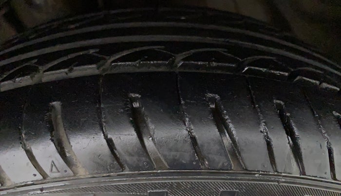 2016 Tata Tiago XZ 1.2 REVOTRON, Petrol, Manual, 81,738 km, Left Front Tyre Tread