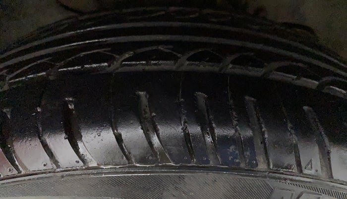 2016 Tata Tiago XZ 1.2 REVOTRON, Petrol, Manual, 81,738 km, Right Front Tyre Tread