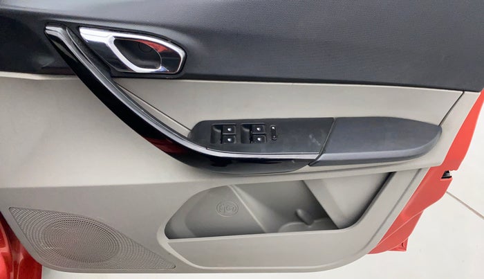 2016 Tata Tiago XZ 1.2 REVOTRON, Petrol, Manual, 81,738 km, Driver Side Door Panels Control