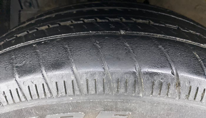 2016 Maruti Ertiga VDI SHVS, Diesel, Manual, 62,548 km, Left Front Tyre Tread