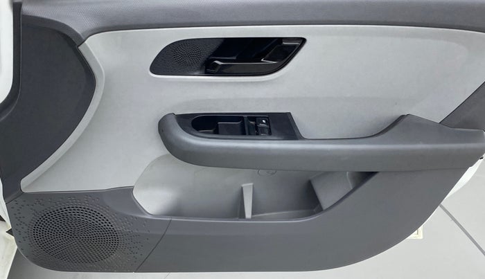 2020 Tata ALTROZ XE PETROL, Petrol, Manual, 52,503 km, Driver Side Door Panels Control