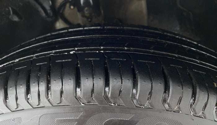 2020 Tata ALTROZ XE PETROL, Petrol, Manual, 52,503 km, Left Front Tyre Tread