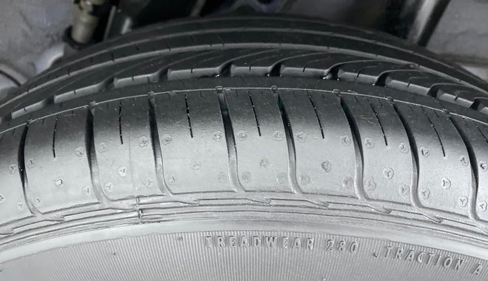 2020 Hyundai VENUE S MT 1.2 KAPPA, Petrol, Manual, 72,825 km, Left Rear Tyre Tread