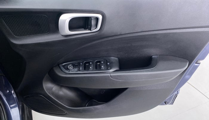 2020 Hyundai VENUE S MT 1.2 KAPPA, Petrol, Manual, 72,825 km, Driver Side Door Panels Control