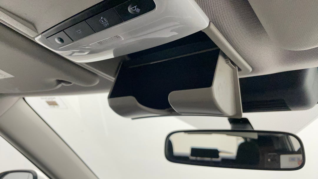 On-Roof Controls/Sunglass holder