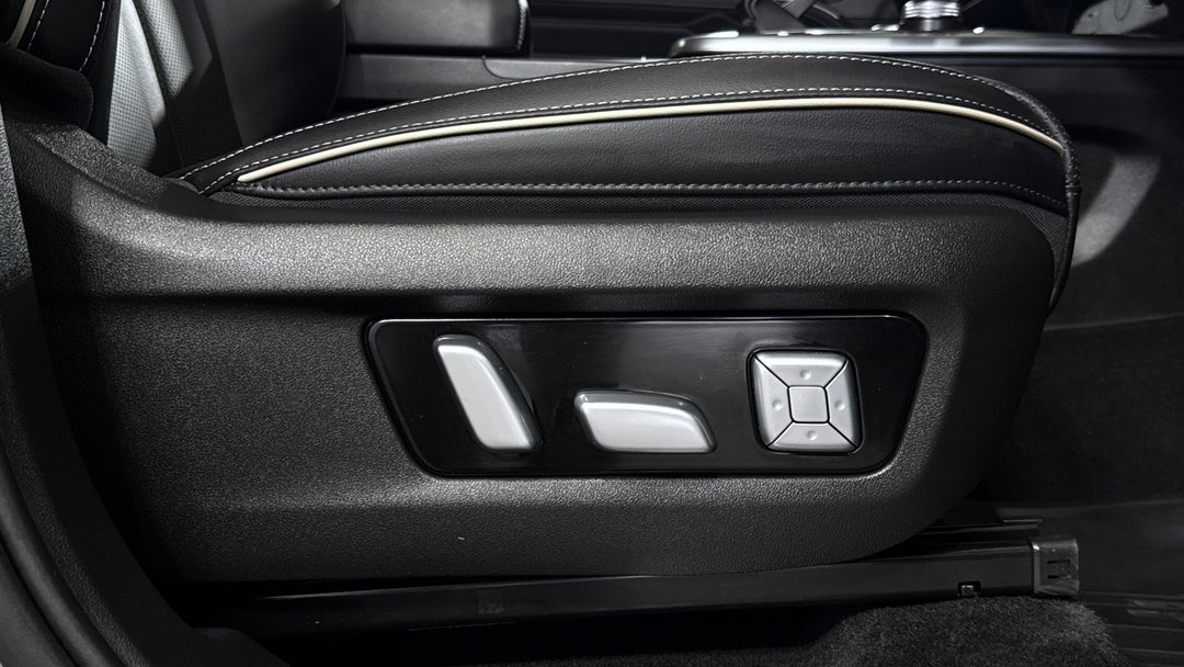 2025 GWM Tank 300 Ultra Diesel, Automatic, 3424 km, Drivers Side Adjustment Panel