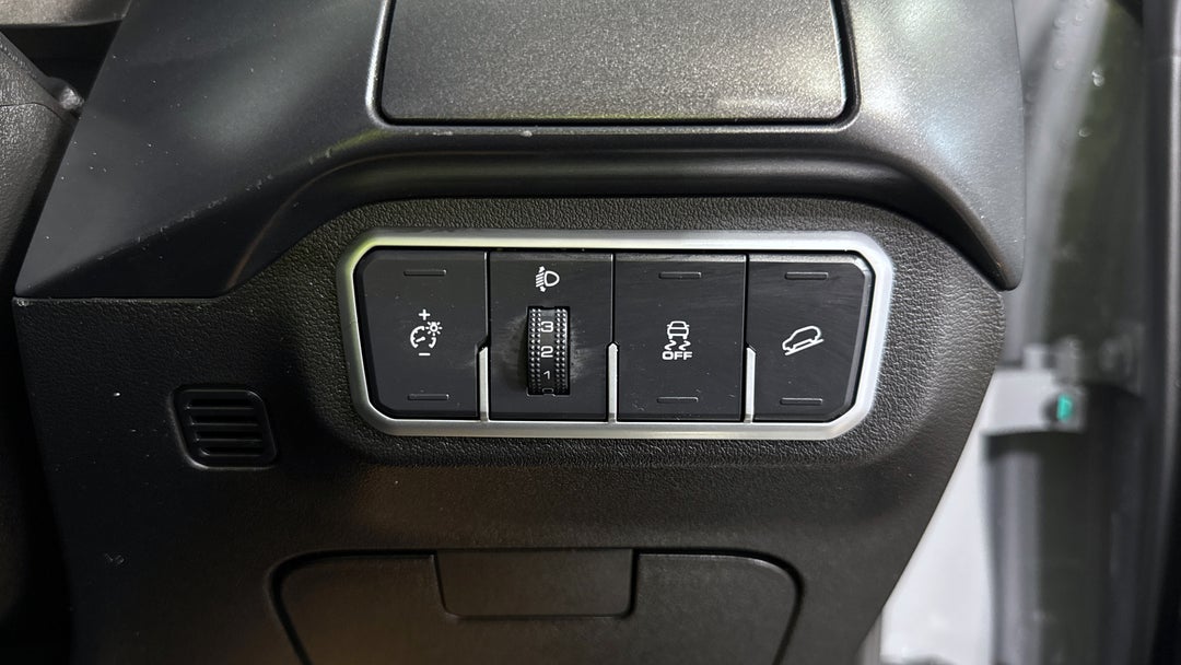 2025 GWM Tank 300 Ultra Diesel, Automatic, 3424 km, Utility Switches/Buttons
