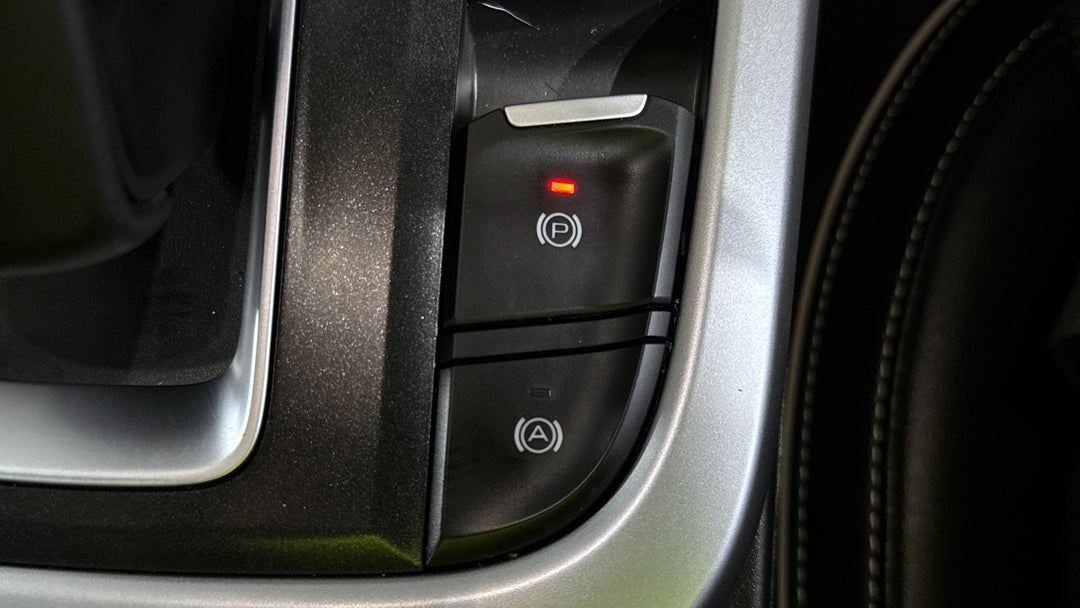 2025 GWM Tank 300 Ultra Diesel, Automatic, 3424 km, Handbrake