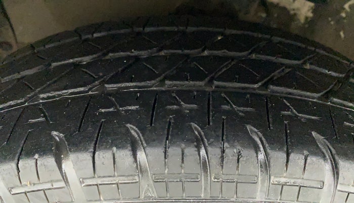 2011 Maruti Swift VXI, Petrol, Manual, 48,507 km, Left Front Tyre Tread