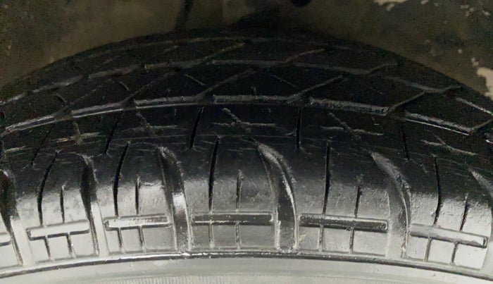 2011 Maruti Swift VXI, Petrol, Manual, 48,507 km, Right Front Tyre Tread