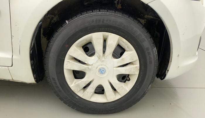 2011 Maruti Swift VXI, Petrol, Manual, 48,507 km, Right Front Wheel
