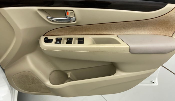 2016 Maruti Ciaz VDI+ SHVS, Diesel, Manual, 1,09,939 km, Driver Side Door Panels Controls