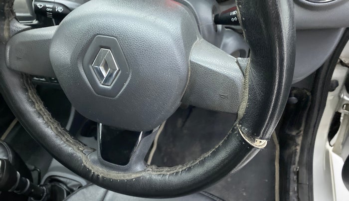 2016 Renault Kwid RXT, Petrol, Manual, 93,211 km, Steering wheel - Steering cover is minor torn