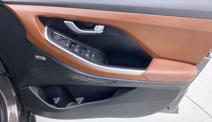 2021 Hyundai ALCAZAR PLATINUM(O) 7STR 1.5 AT, Diesel, Automatic, 26,541 km, Driver Side Door Panels Control