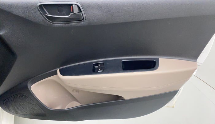 2016 Hyundai Grand i10 ERA 1.2 VTVT, Petrol, Manual, 50,976 km, Driver Side Door Panels Control