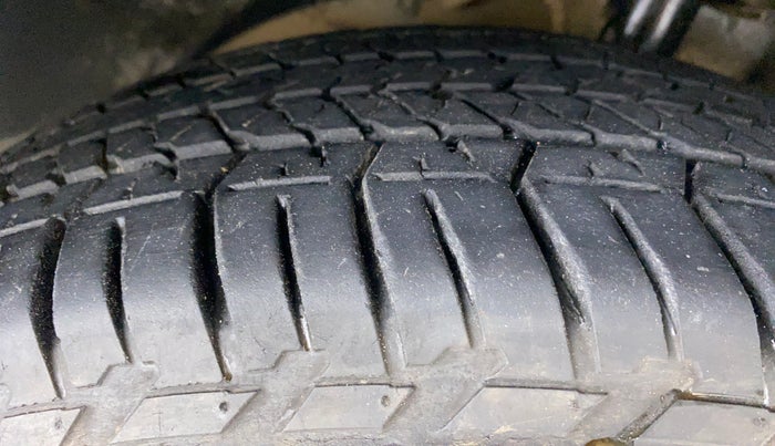 2019 Mahindra XUV500 W9, Diesel, Manual, 29,839 km, Right Front Tyre Tread