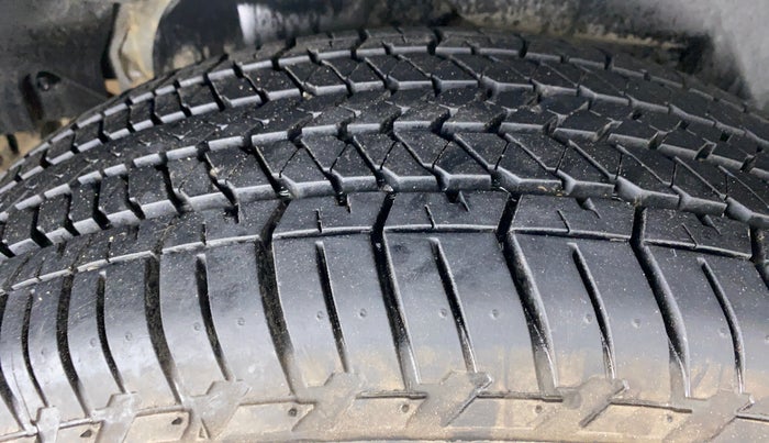2019 Mahindra XUV500 W9, Diesel, Manual, 29,839 km, Right Rear Tyre Tread