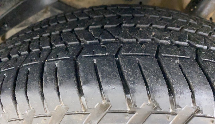 2019 Mahindra XUV500 W9, Diesel, Manual, 29,839 km, Left Front Tyre Tread