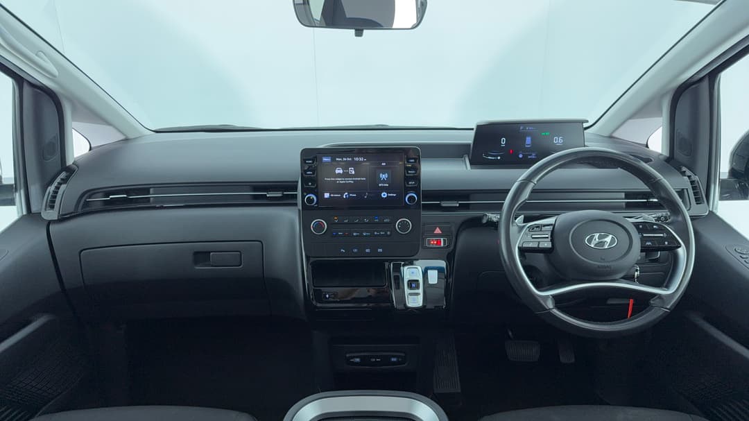 2022 Hyundai Staria Staria, Automatic, 84938 km, Dashboard View