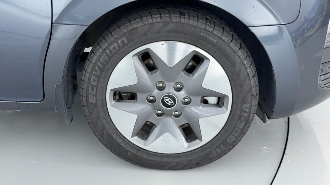 2022 Hyundai Staria Staria, Automatic, 84938 km, Right Front Wheel