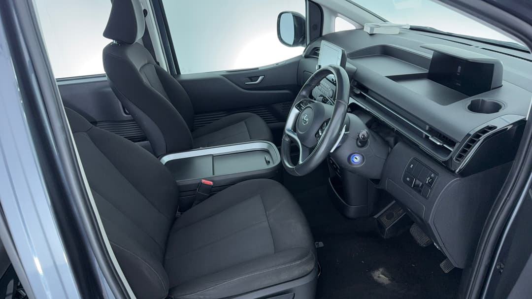 2022 Hyundai Staria Staria, Automatic, 84938 km, Right Side Front Door Cabin View