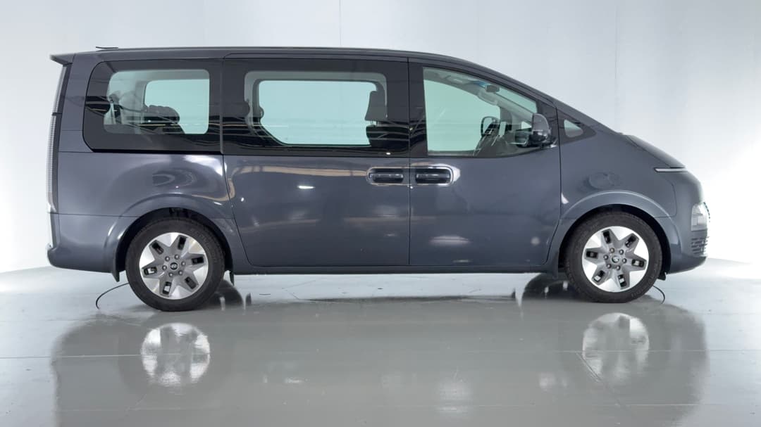 2022 Hyundai Staria Staria, Automatic, 84938 km, Right Side View