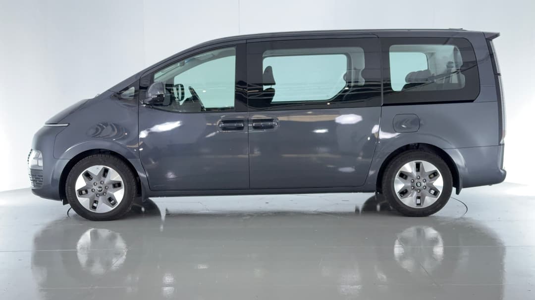 2022 Hyundai Staria Staria, Automatic, 84938 km, Left Side View
