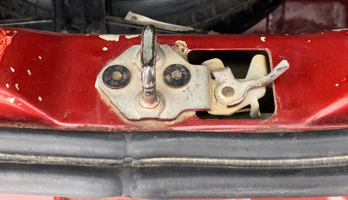 2018 Tata Tiago XZ PETROL, Petrol, Manual, 1,00,000 km, Dicky (Boot door) - Trim lock has minor damage