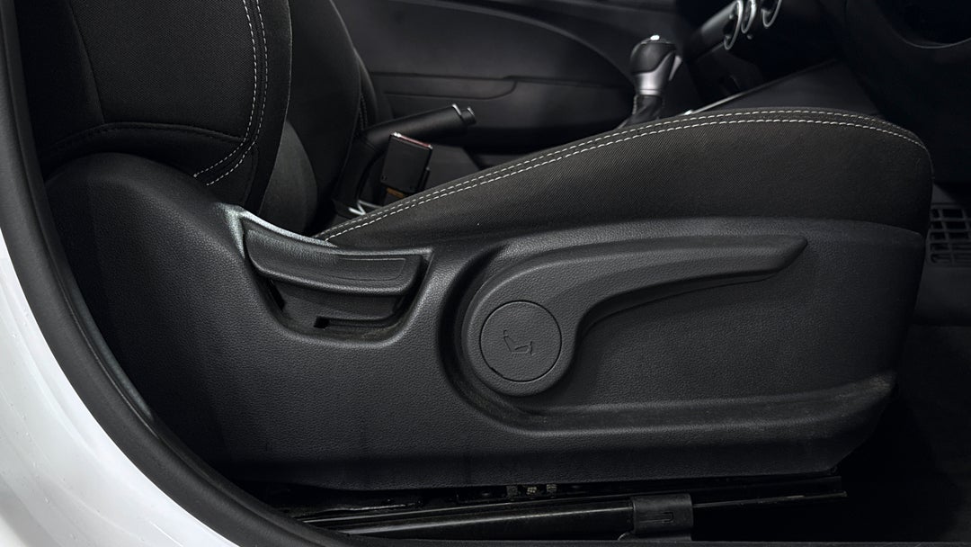 2023 Hyundai Venue Venue, Automatic, 43489 km, Drivers Side Adjustment Panel