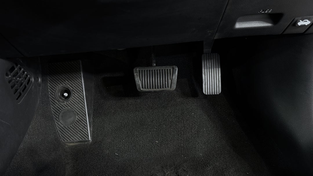 2023 Hyundai Venue Venue, Automatic, 43489 km, Pedals and Footmat