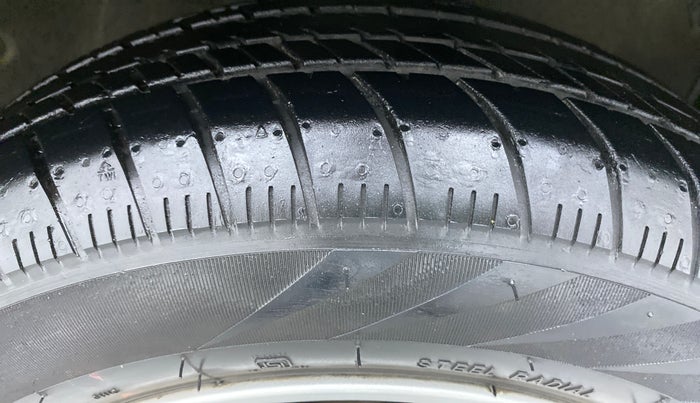2015 Maruti Celerio VXI d, Petrol, Manual, 19,970 km, Right Front Tyre Tread