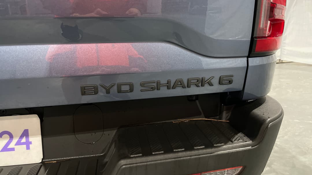 2025 Byd Shark 6 Dual Motor Premium, Automatic, 37858 km, Badge (Boot Right Side)