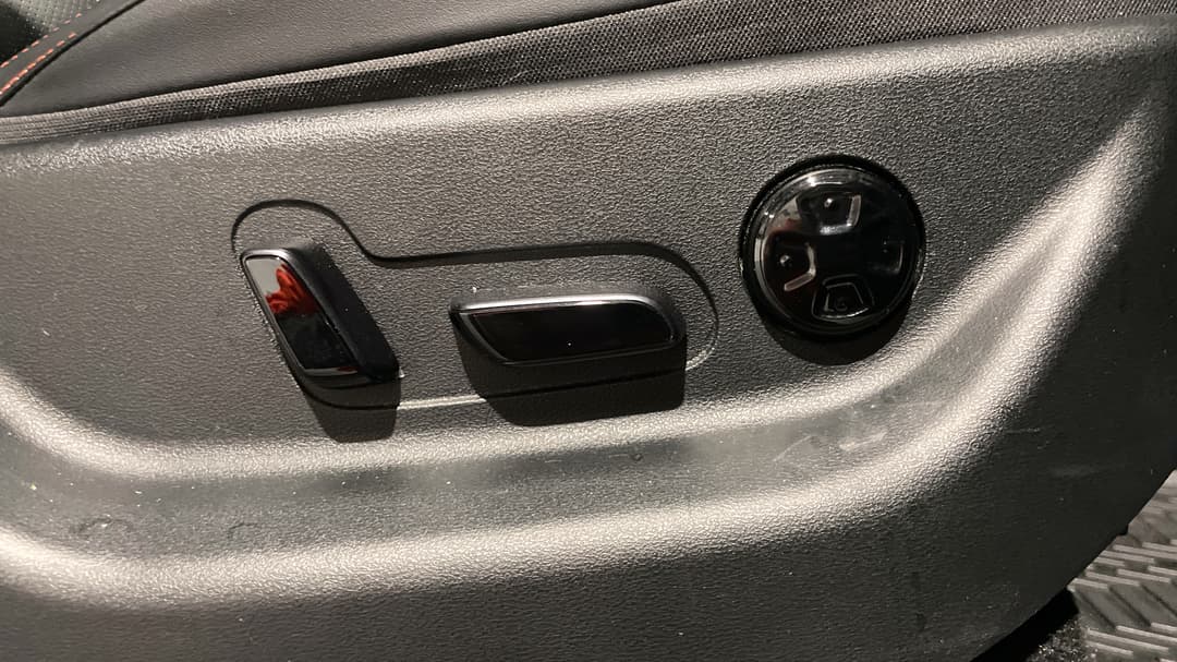 2025 Byd Shark 6 Dual Motor Premium, Automatic, 37858 km, Drivers Side Adjustment Panel