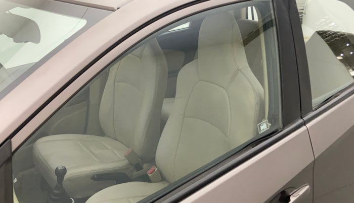2012 Honda Brio 1.2 V MT I VTEC, Petrol, Manual, 32,061 km, Front passenger door - Weather strip has minor damage