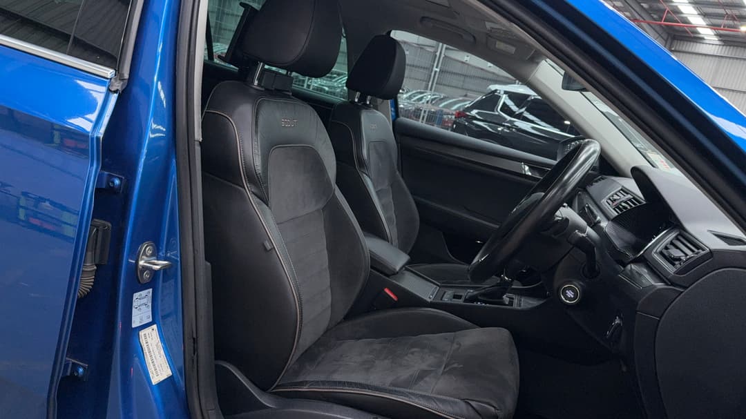 2020 SKODA Superb 200tsi Scout Limited Edition, Automatic, 99249 km, Right Side Front Door Cabin View