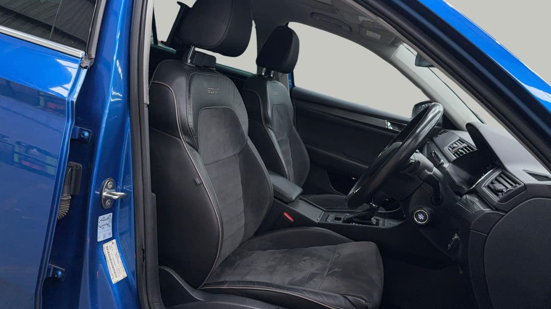 2020 SKODA Superb 200tsi Scout Limited Edition, Automatic, 99240 km, Right Side Front Door Cabin View