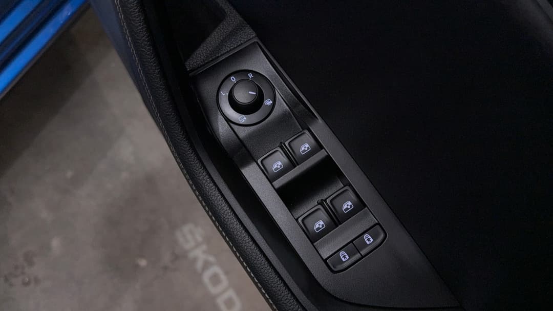 2020 SKODA Superb 200tsi Scout Limited Edition, Automatic, 99240 km, Drivers Side Door Panel Controls