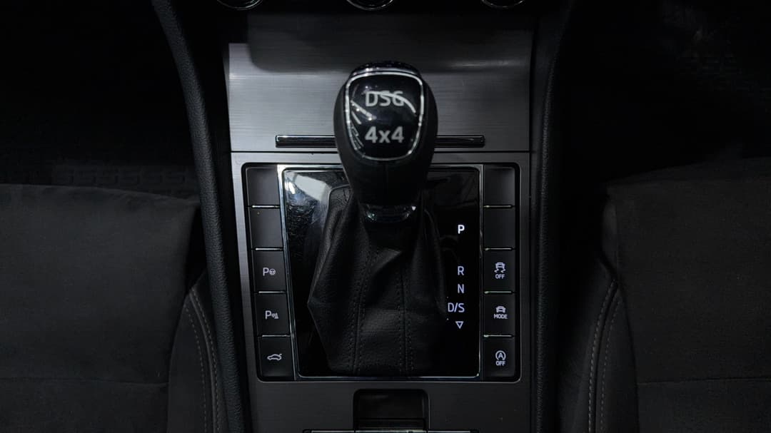 2020 SKODA Superb 200tsi Scout Limited Edition, Automatic, 99240 km, Gear Lever 
