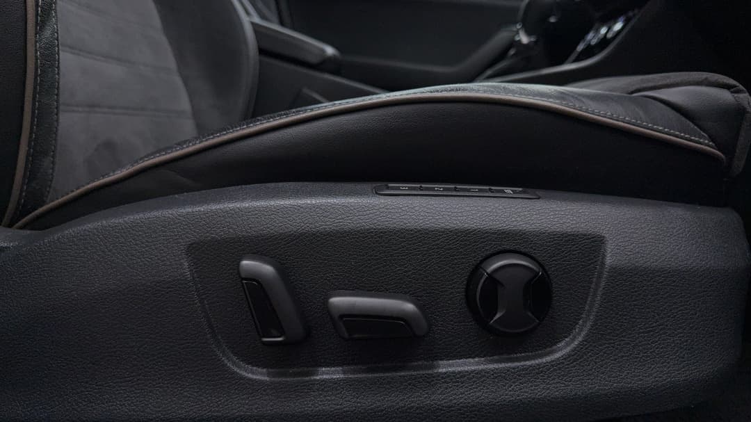 2020 SKODA Superb 200tsi Scout Limited Edition, Automatic, 99240 km, Drivers Side Adjustment Panel
