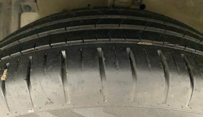 2015 Maruti Ciaz VXI, Petrol, Manual, 78,898 km, Left Front Tyre Tread