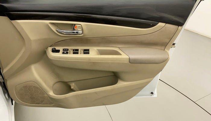 2015 Maruti Ciaz VXI, Petrol, Manual, 78,898 km, Driver Side Door Panels Control
