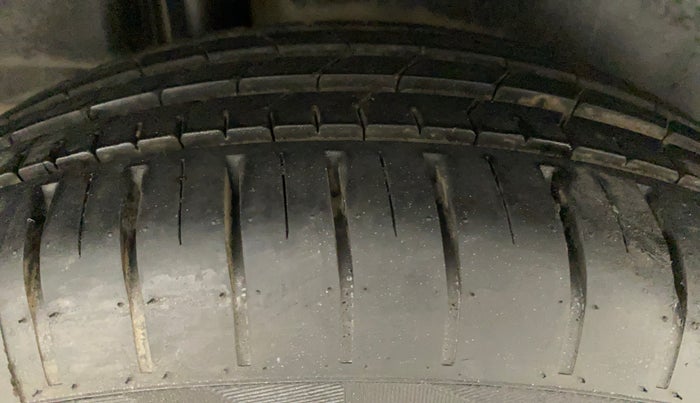 2015 Maruti Ciaz VXI, Petrol, Manual, 78,898 km, Right Rear Tyre Tread